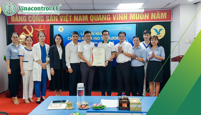 Vinacontrol CE cấp chứng nhận ISO 9001 cho Medlatec Tây Hồ
