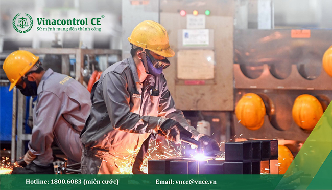 Người lao động cần được trang bị đầy đủ các phương tiện bảo hộ lao động phù hợp với đặc thù sản xuất, kinh doanh